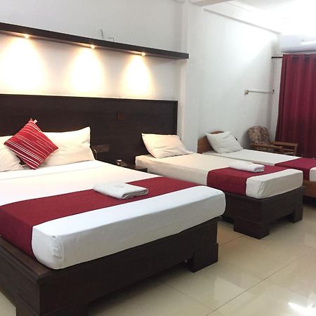 Hotel Nelly Vavuniya Kültér fotó