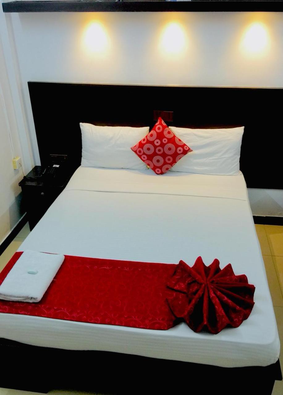 Hotel Nelly Vavuniya Kültér fotó