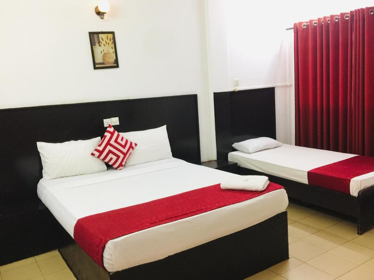 Hotel Nelly Vavuniya Kültér fotó