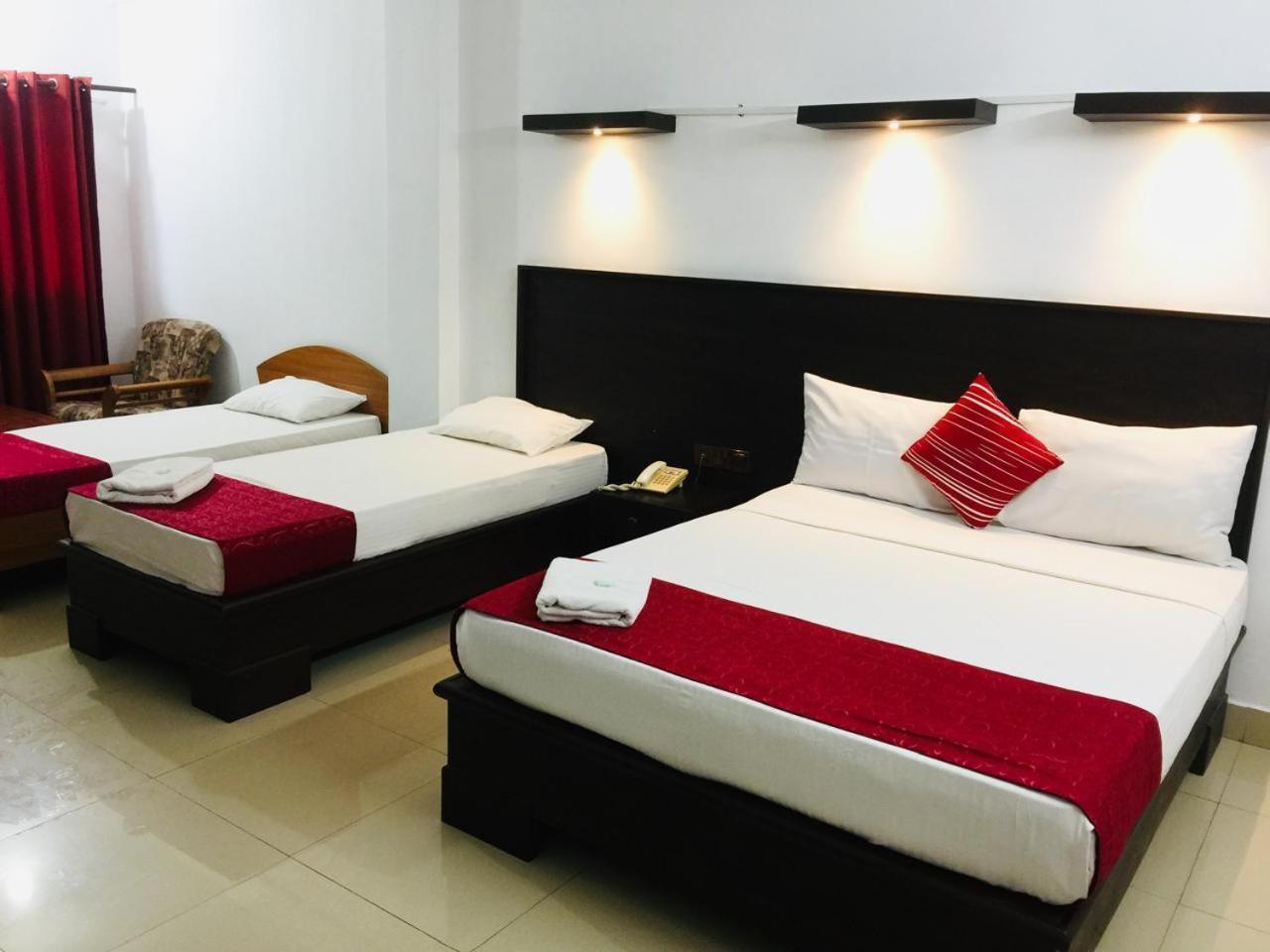 Hotel Nelly Vavuniya Kültér fotó