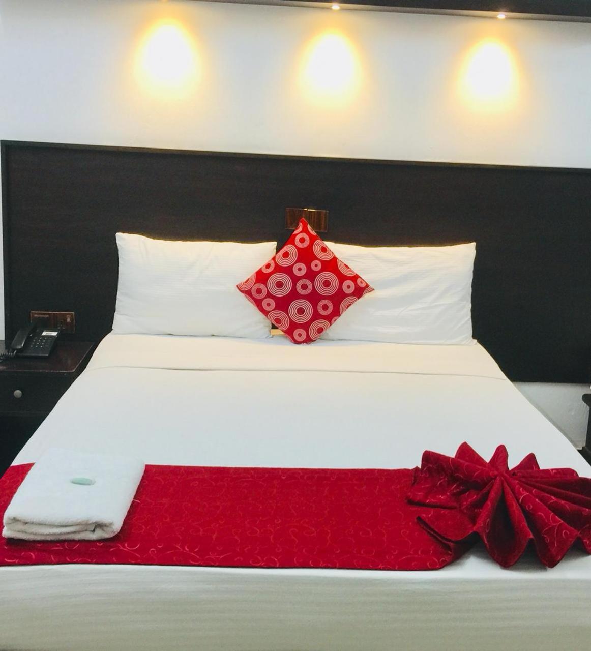 Hotel Nelly Vavuniya Kültér fotó