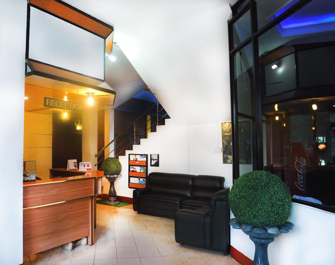 Hotel Nelly Vavuniya Kültér fotó