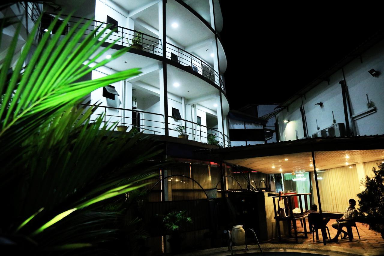 Hotel Nelly Vavuniya Kültér fotó