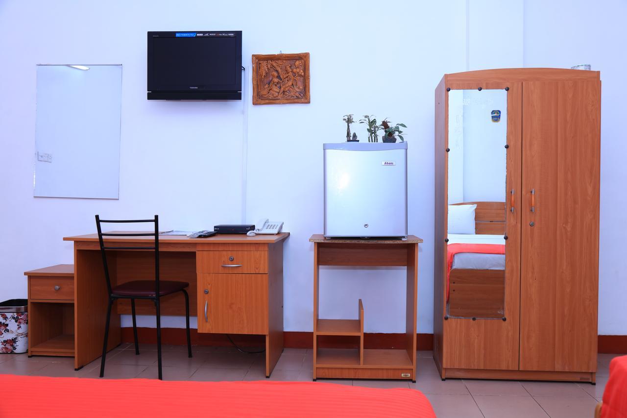 Hotel Nelly Vavuniya Kültér fotó
