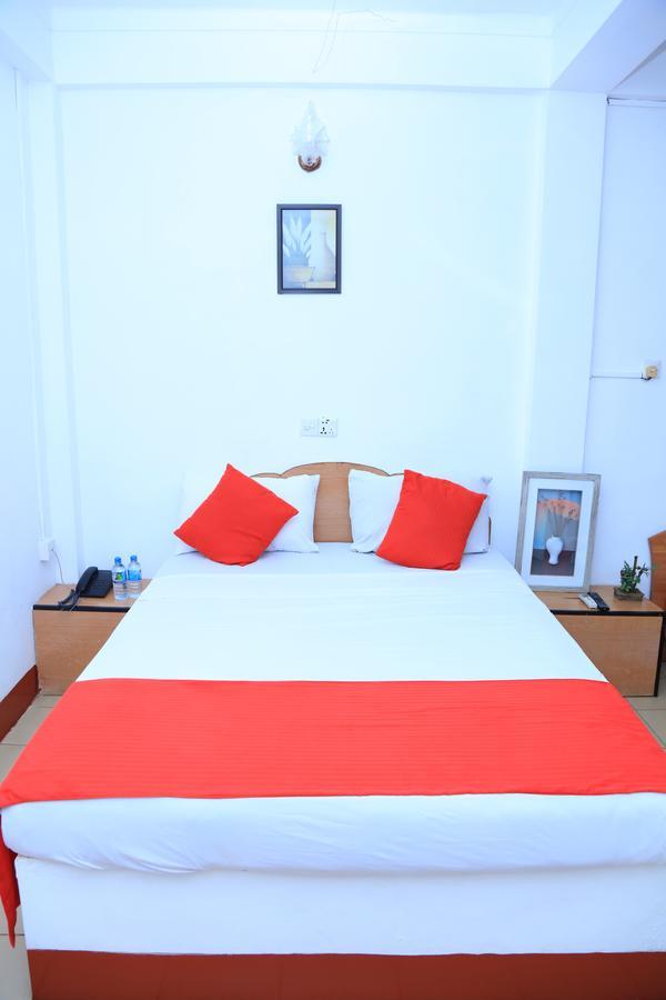Hotel Nelly Vavuniya Kültér fotó