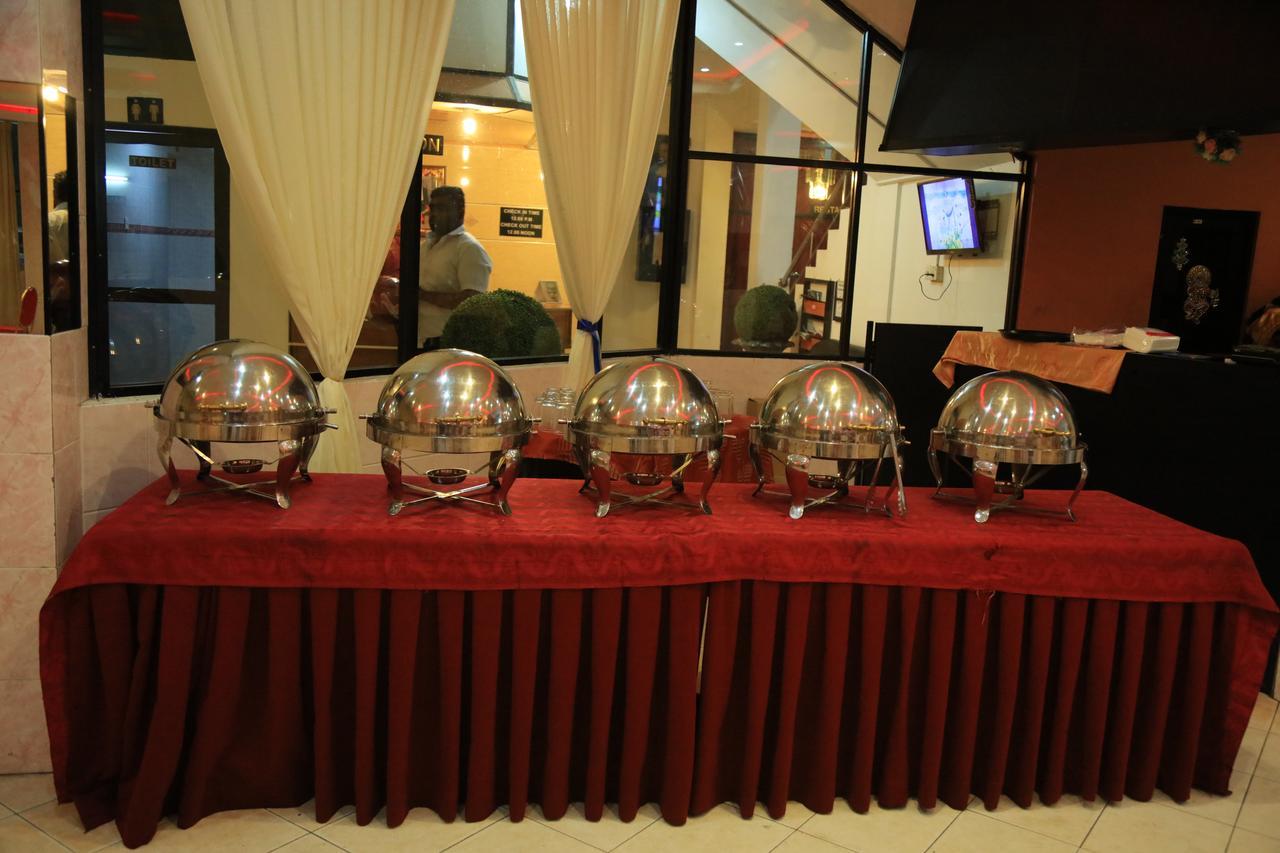 Hotel Nelly Vavuniya Kültér fotó