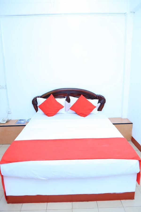 Hotel Nelly Vavuniya Kültér fotó