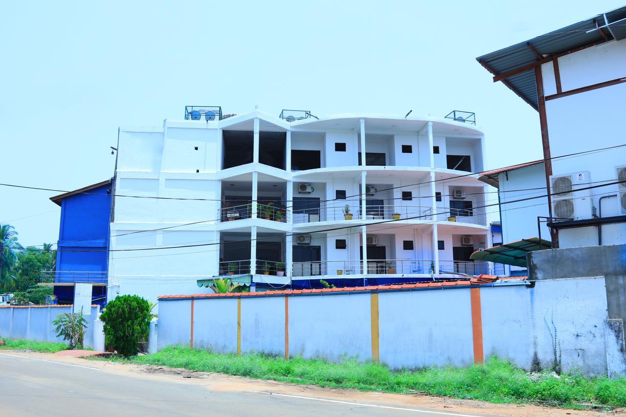Hotel Nelly Vavuniya Kültér fotó
