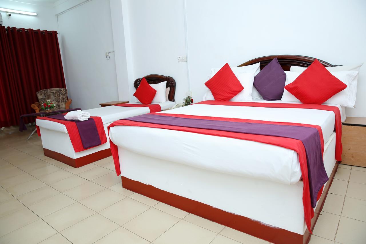 Hotel Nelly Vavuniya Kültér fotó