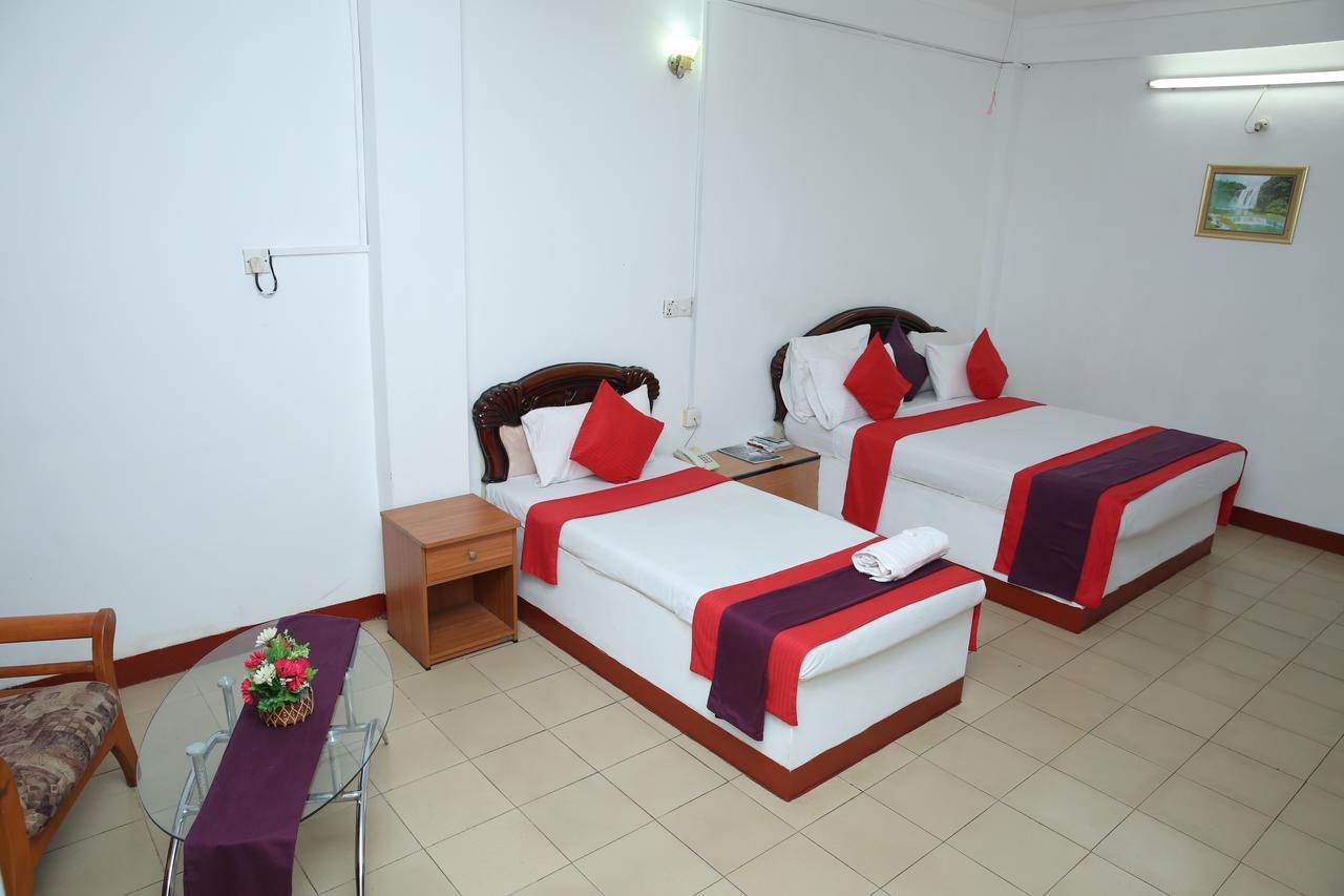 Hotel Nelly Vavuniya Kültér fotó