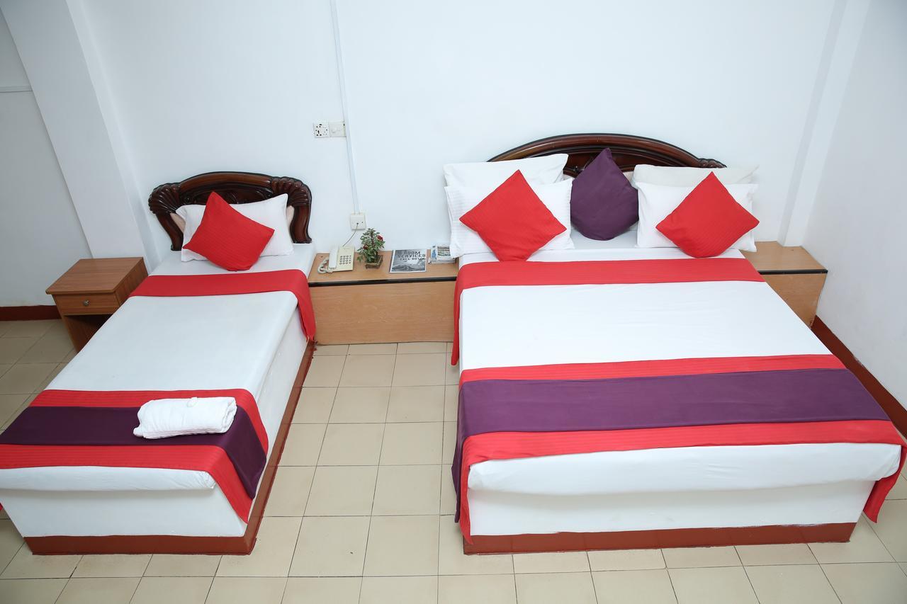 Hotel Nelly Vavuniya Kültér fotó