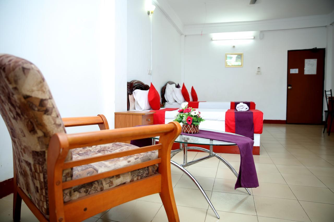 Hotel Nelly Vavuniya Kültér fotó